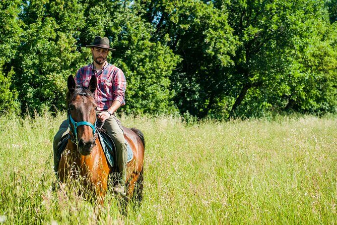 1 hour horseback ride in Valgraziosa Pisa - Climbing the Ancient Route Toward Nicosia