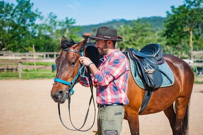 1 hour horseback ride in Valgraziosa Pisa - Included Stuff: Helmet and Photoshoot