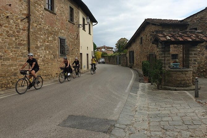 2-Day E-Bike Tuscany Tour with Meals, Wineries, and Farmstay - Small group size and the guides: where the real value shows up