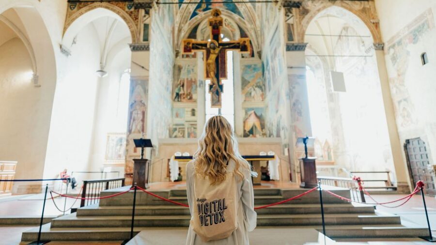 2 Hours Free Arezzo tour without the use of your smartphone - Language and self-guided reality check (the part that matters most)