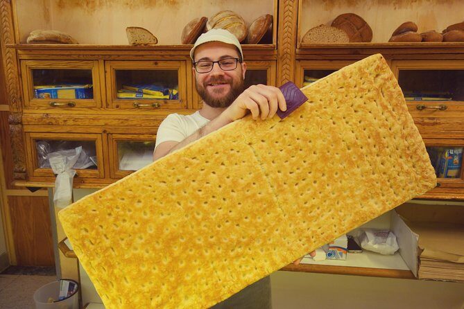 2Italia Lucca Food Tour - Paola’s Stories Between Bites: Family Feuds, Ghosts, and Local Intrigue
