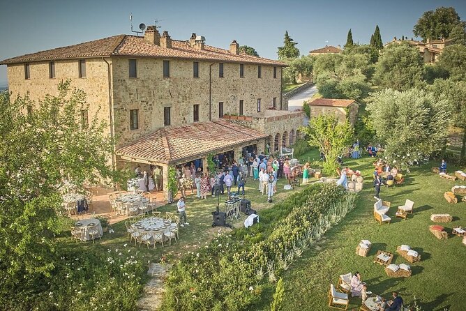 3-day private experience as a winemaker at a wine resort in Tuscany - Podere Montale in Valdorcia: your “base camp” with pool and views