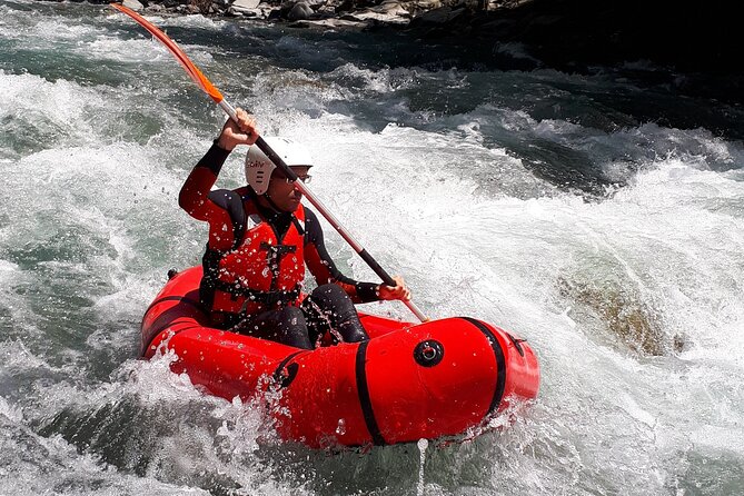 Adrenaline kayaking on the Lima and Serchio rivers in Bagni di Lucca - How the rapids feel: waves, emotions, and alternating effort