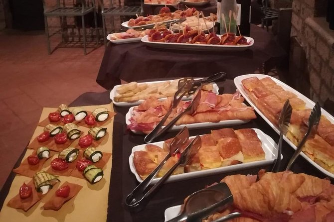 Aperitif in the famous underground caves of Orvieto - Underground Orvieto: why this aperitif setup works