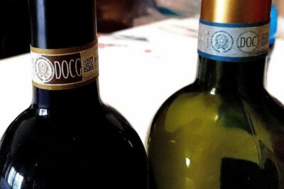 Aperitif in the famous underground caves of Orvieto - Where you meet and how timing matters