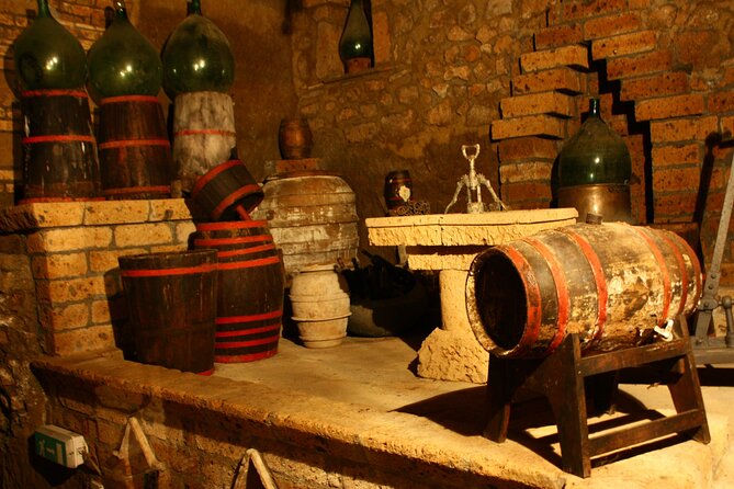Aperitif in the famous underground caves of Orvieto - About that cave “tour”: what to expect and what not to expect