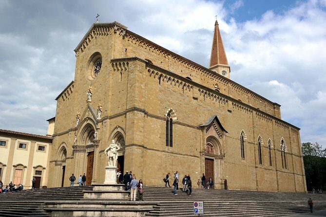 Arezzo: Private Walking Tour - Starting at Piazza Del Duomo: Getting Oriented Fast