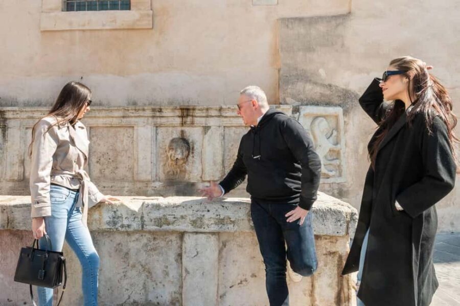 Arezzo: Private Walking Tour - Historic shops on your route: Browse with purpose