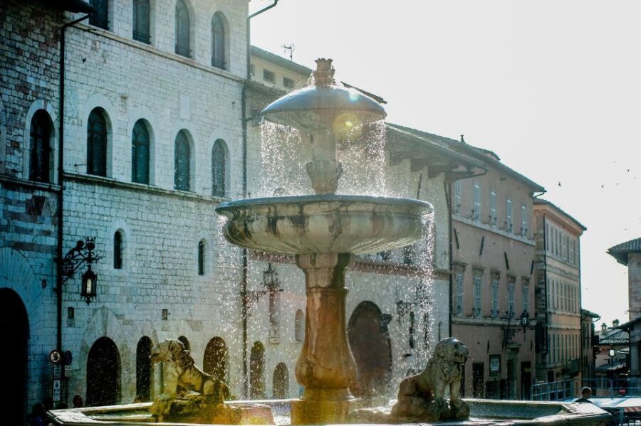 Assisi: 3-hours private tour including St. Francis Basilica - Basilica of Saint Clare: simple façade, ethereal interior