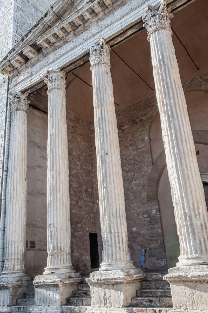 Assisi: 3-hours private tour including St. Francis Basilica - Piazza del Comune and the Roman Temple of Minerva: where eras overlap