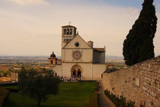 Assisi and Spello Full Day Private Walking Tour - Assisi Morning: Roman Ruins and the Minerva Temple Stops