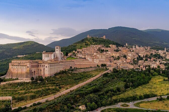 Assisi Best Highlights a Private Tour with Licensed Tour Guide - Entering Assisi with a licensed private guide (and why that matters)
