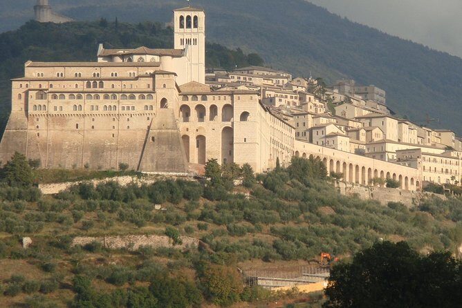 Assisi, City Highlights and Basilica of St. Francis tour - Basilica di Santa Chiara: pink stone, frescoes, and a Crucifix story