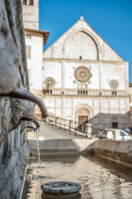 Assisi City highlights and St. Francis Basilica Tour - Piazza del Comune and the Temple of Minerva: the town’s Roman layer