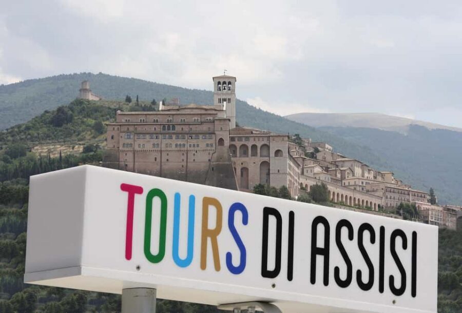 Assisi: Grand Tour Tuk Tuk - Italian driver - Why a Vintage Ape Calessino Works So Well in Assisi