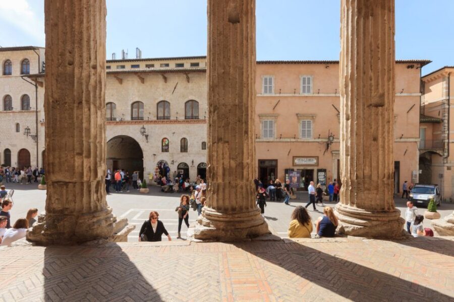 Assisi: Old Town Guided Walking Tour - Roman and medieval architecture you can actually spot