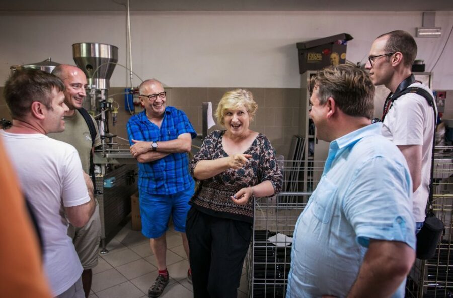 Assisi: Organic Winery Tour with Tastings & Typical Food - The five-wine tasting: how to get more value from your hour