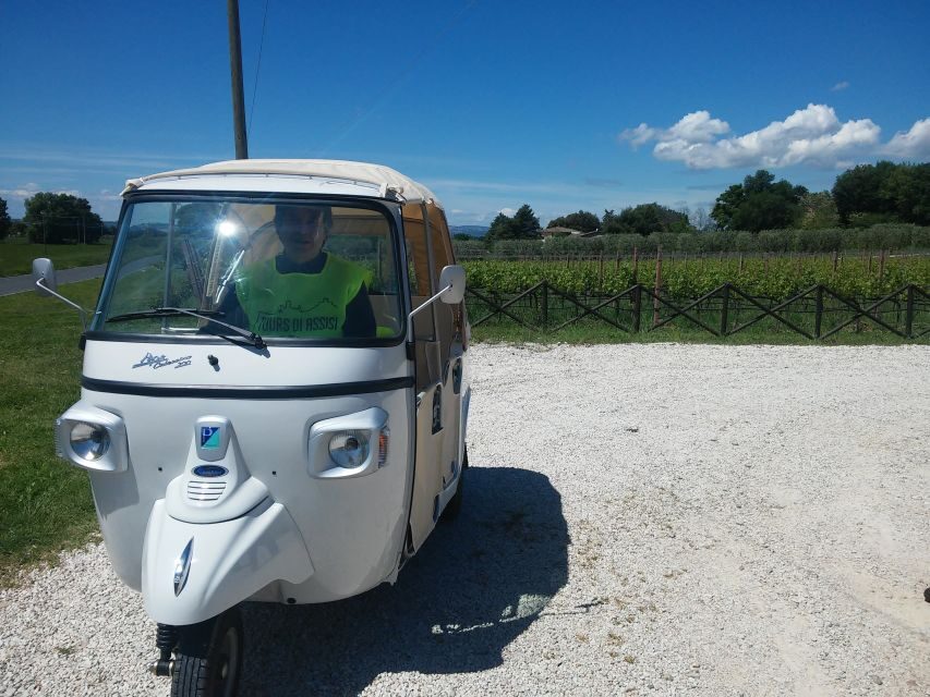 Assisi: Panoramic Tuk Tuk Tour - Santa Chiara and Chiesa Nuova: St. Clare and St. Francis on the First Pass