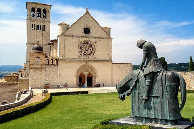 Assisi Private Walking Tour including St. Francis Basilica - Meeting in the Right Place: Piazza Santa Chiara to San Francesco