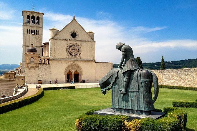 Assisi: the Three Major Basilicas. St. Francis, St. Clare and Porziuncola chapel - Basilica Papale e Sacro Convento di San Francesco: Where the Frescoes Do the Talking