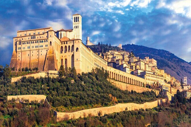 Assisi Walking Tour with Audio and Written Guide by a Local - Piazza del Comune: medieval civic power on top of Roman foundations