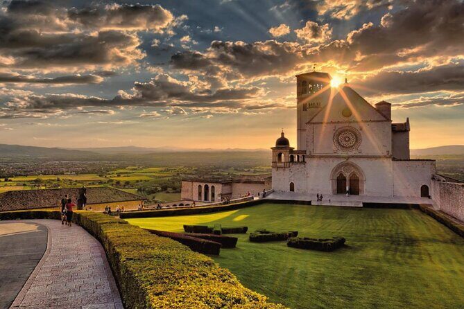 Assisi Walking Tour with Audio and Written Guide by a Local - Basilica di Santa Chiara: the opening scene across the hill