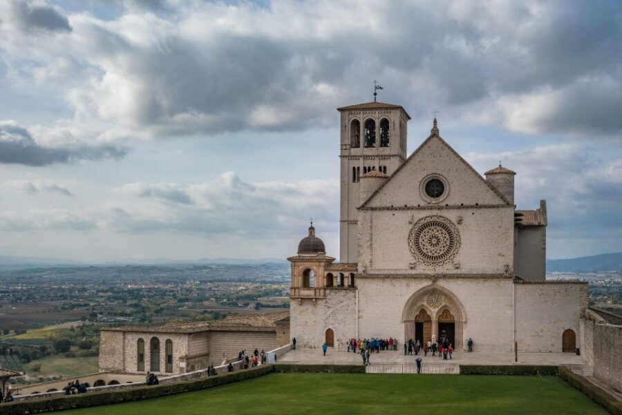 Assisi: Walking Tour with Basilica of Saint Francis Ticket - Basilica of Saint Francis of Assisi: frescoes, archways, and the hilltop effect