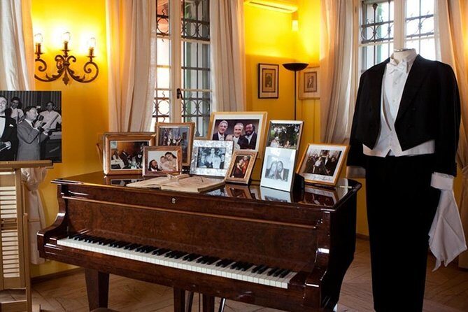 Balsamic Vinegar, Pavarotti And Ferrari Museum Tour - Stop 2: Casa Museo Luciano Pavarotti with an audio-guided house visit