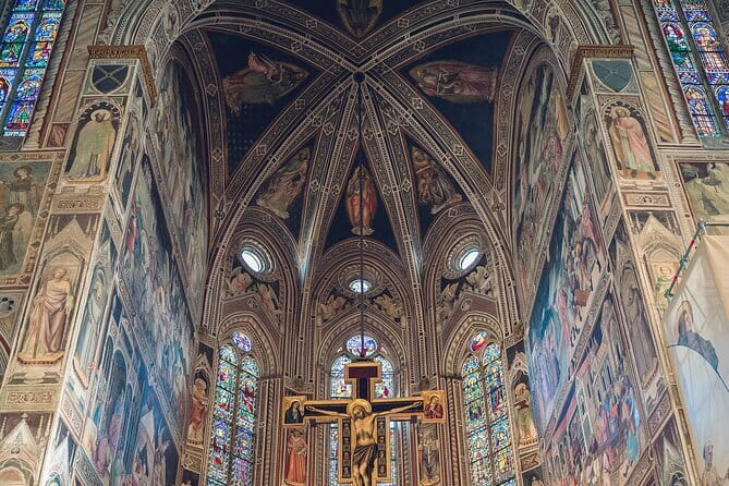 Basilica of Santa Croce: Where Legends Rest in Florence - Guides, radios, and group size: how the tour stays comfortable
