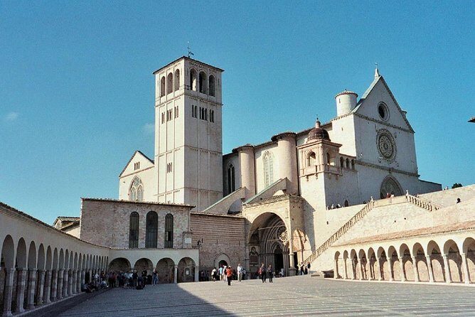 Basilica of St. Francis of Assisi. Tour with official guide - Key things that make this tour work