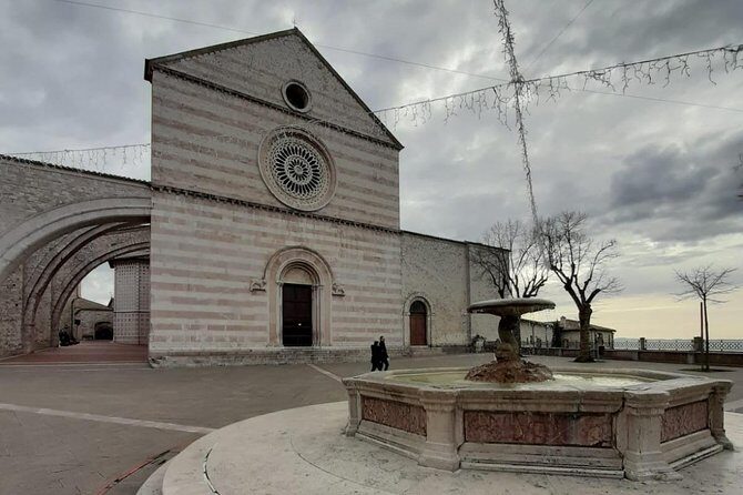 Basilica of St. Francis of Assisi. Tour with official guide - What makes the official guide format feel different