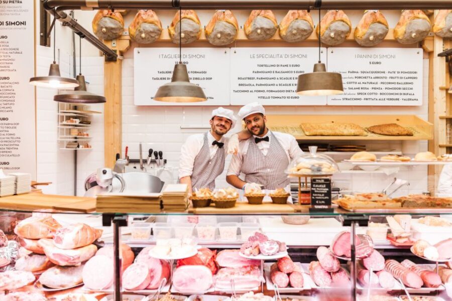 Bologna: 2-Hour Private Local's Christmas - Group Size and the Private Comfort Factor