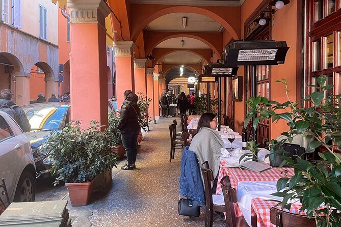 Bologna: A Self-Guided Audio Tour from Porta Galliera to Le Tre Frecce - Piazza Otto Agosto and the rhythm of daily life in central Bologna