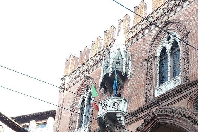 Bologna : a walk into history - Le Due Torri: why the towers became Bologna’s symbol