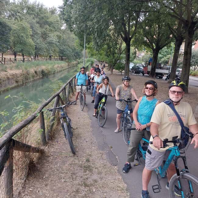 Bologna Bike Tour with Breakfast - Finestrella of Via Piella: where you get to see the water up close