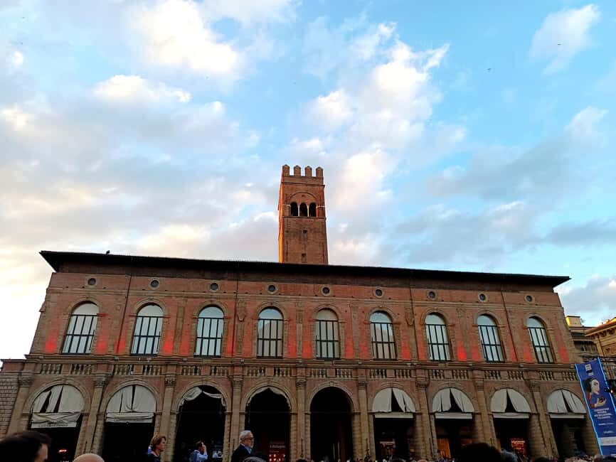 Bologna by night: Food, wine, spritz and fun - Bologna by night: what this tour is really about
