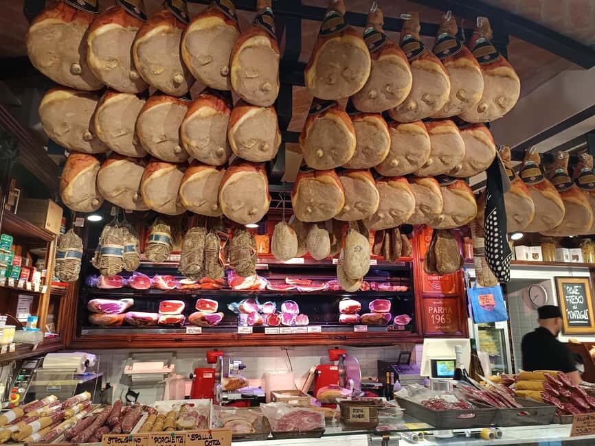 Bologna by night: Food, wine, spritz and fun - Who this tour suits best (and who should think twice)