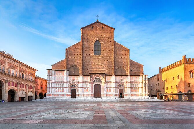 Bologna: City Walk with Audio Guide in 7 Languages on your Phone - How GPS and the App Cues Work When You’re Standing on the Street