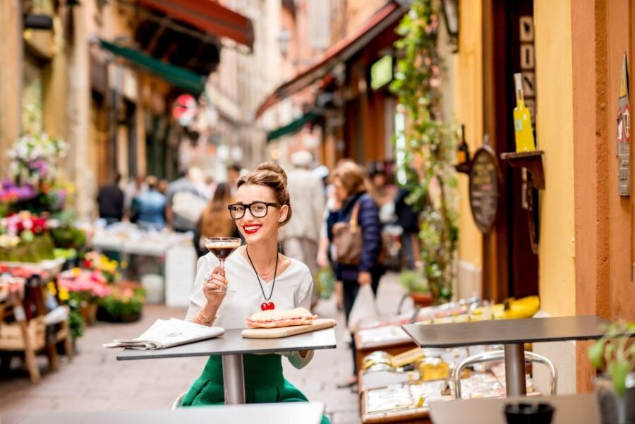 Bologna: Classic Private walking Tour - Quadrilatero: where Bologna turns into food geography