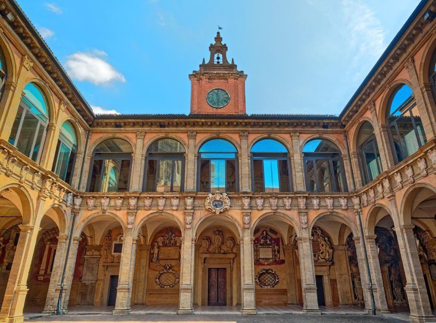 Bologna: Classic Private walking Tour - Practical tips so the 2.5 hours feels easy