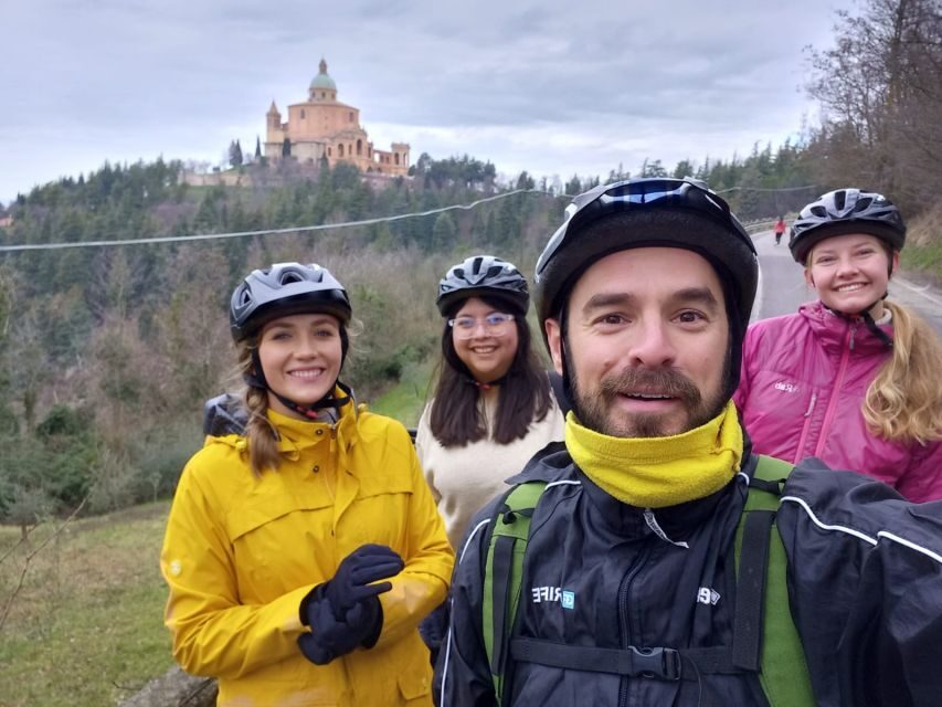 Bologna: E-Bike Guided Tour with Aperitivo - The aperitivo stop: what “local” feels like here
