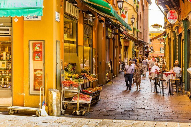 Bologna Food & Cultural Walking Tour - Piazza del Nettuno to Piazza Maggiore: start with the city’s big stage