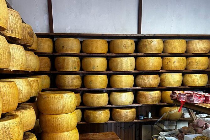 Bologna Food Tour and Enogastronomia Experience with Local Chef - The Quadrilatero Market Loop: Seasonal Bites and Salumi e Formaggi