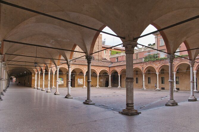 Bologna Fun Guided Private Siteseeing Tour for Kids and Families - Finestrella di Via Piella: the “Little Venice” canal view