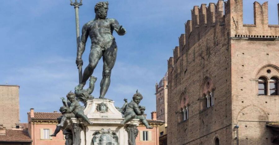 Bologna Guided Bike Tour - Piazza Maggiore: The Big Stage and the Easy First Wins