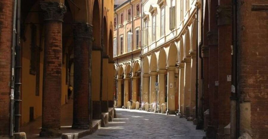 Bologna : Historic Center Walking Tour - A 2-Hour Route That Actually Makes Sense in Bologna