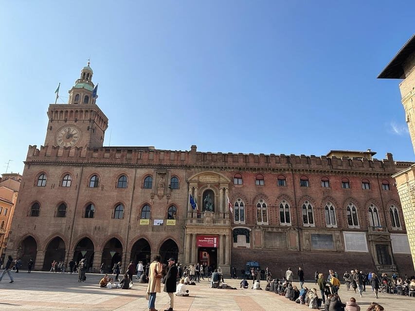 Bologna: Historical Highlights Walking Tour with Local Guide - Basilica di Santo Stefano (Seven Churches): a calm end with real texture