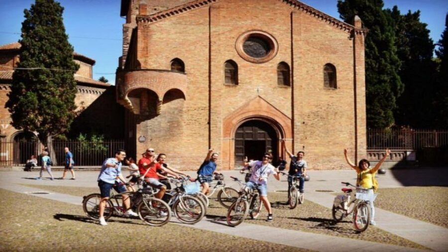 Bologna: Panoramic Bike Tour - Via del Pratello and Cavaticcio Park: Beer-Garden Life Meets the River Past