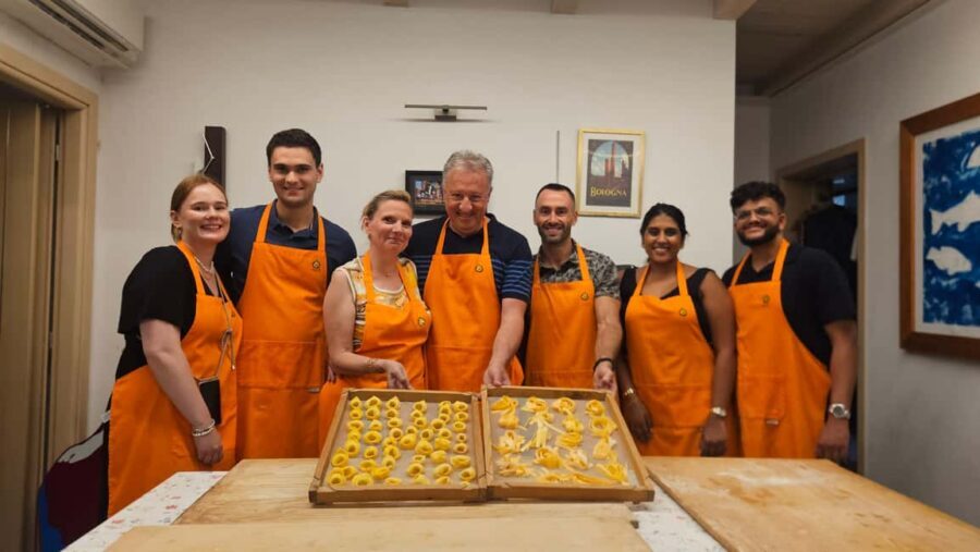 Bologna: Pasta Cooking Class, Ragu & Wine with Local Host - Your 3-Hour Bologna Pasta Schedule (What Happens When)
