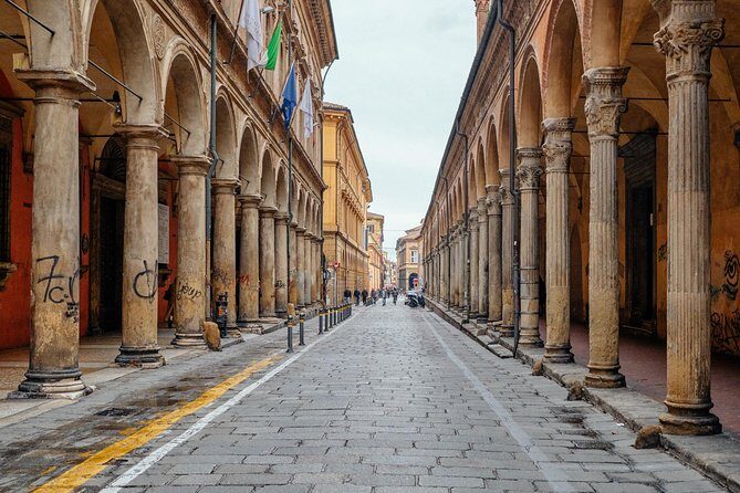 Bologna Private City Kickstart Tour - Ghetto ebraico: the small streets that change how you see the city